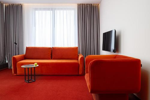Зона вітальні в LEV Lifestyle Hotel у Львові