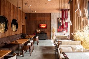 Спільна зона лаунжу в LEV Lifestyle Hotel
